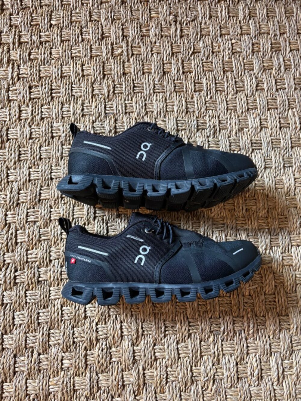 On Women's Cloud 6 WP Sneakers in Black - Picture 8 of 12